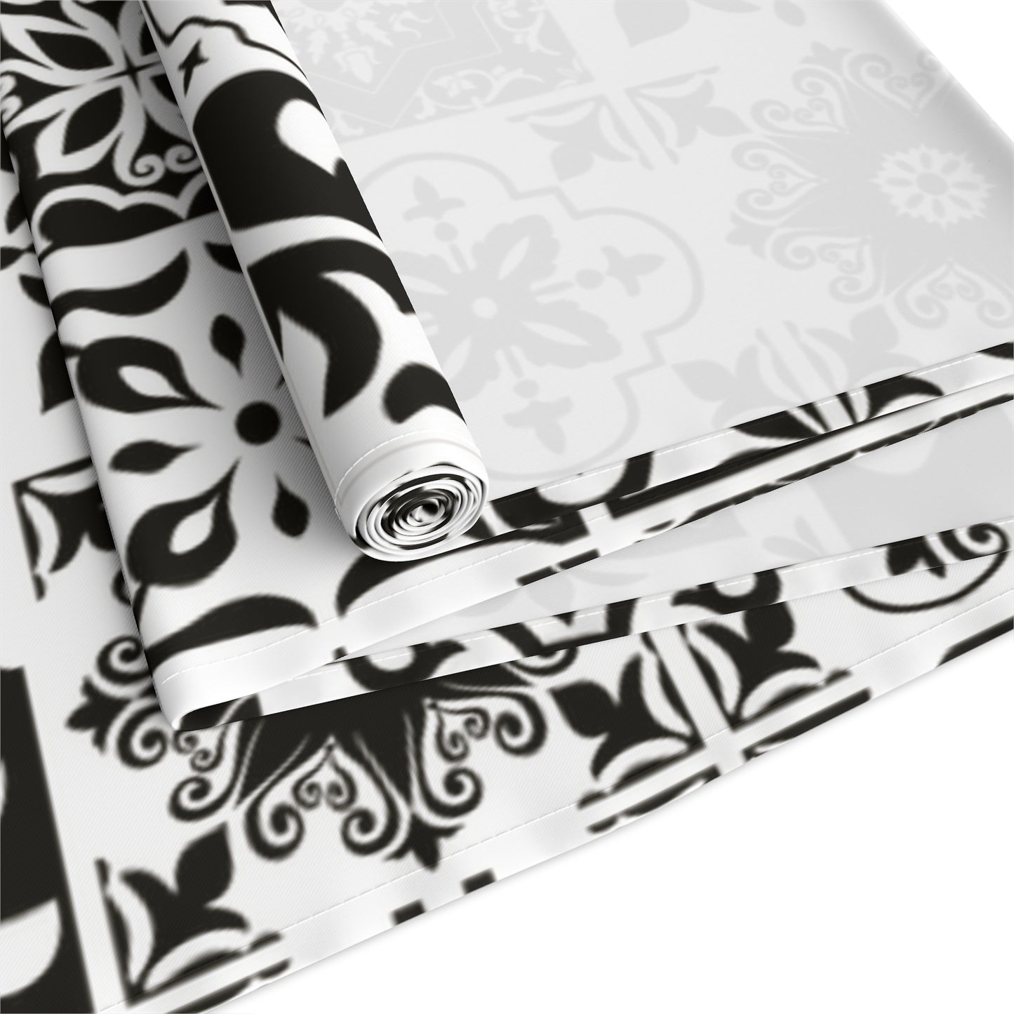 Preto Table Runner