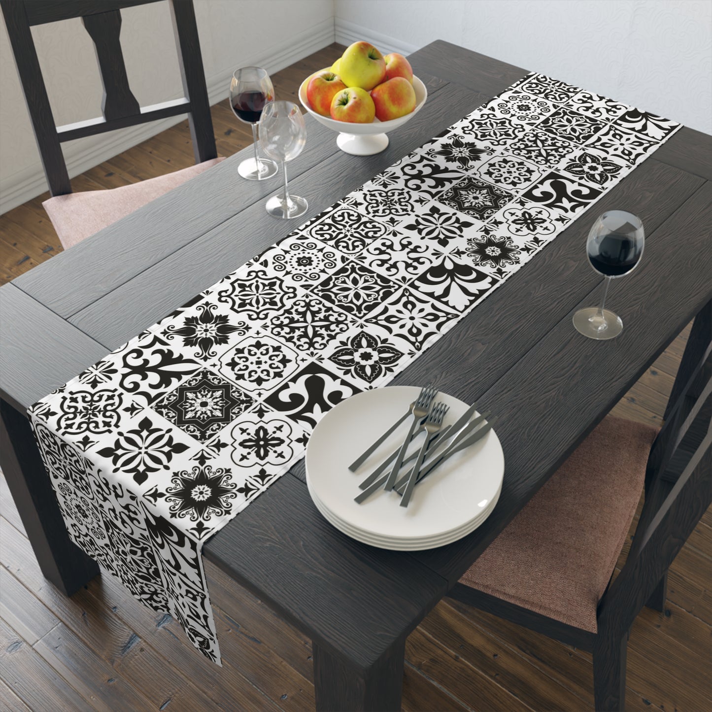Preto Table Runner