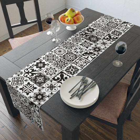 Preto Table Runner