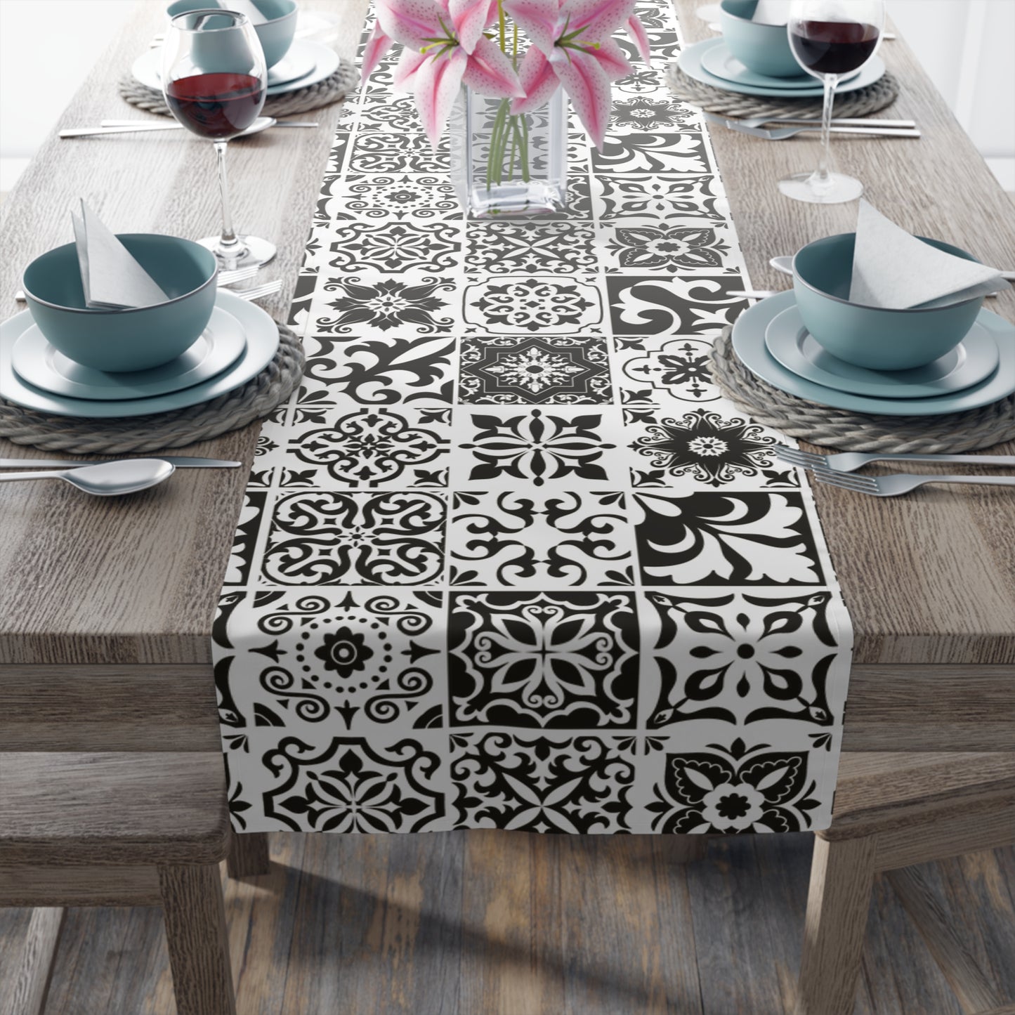 Preto Table Runner