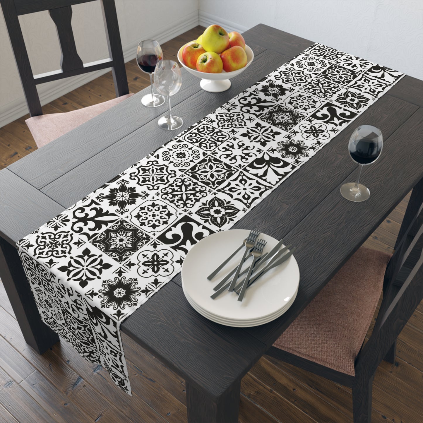 Preto Table Runner