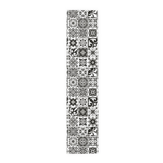 Preto Table Runner