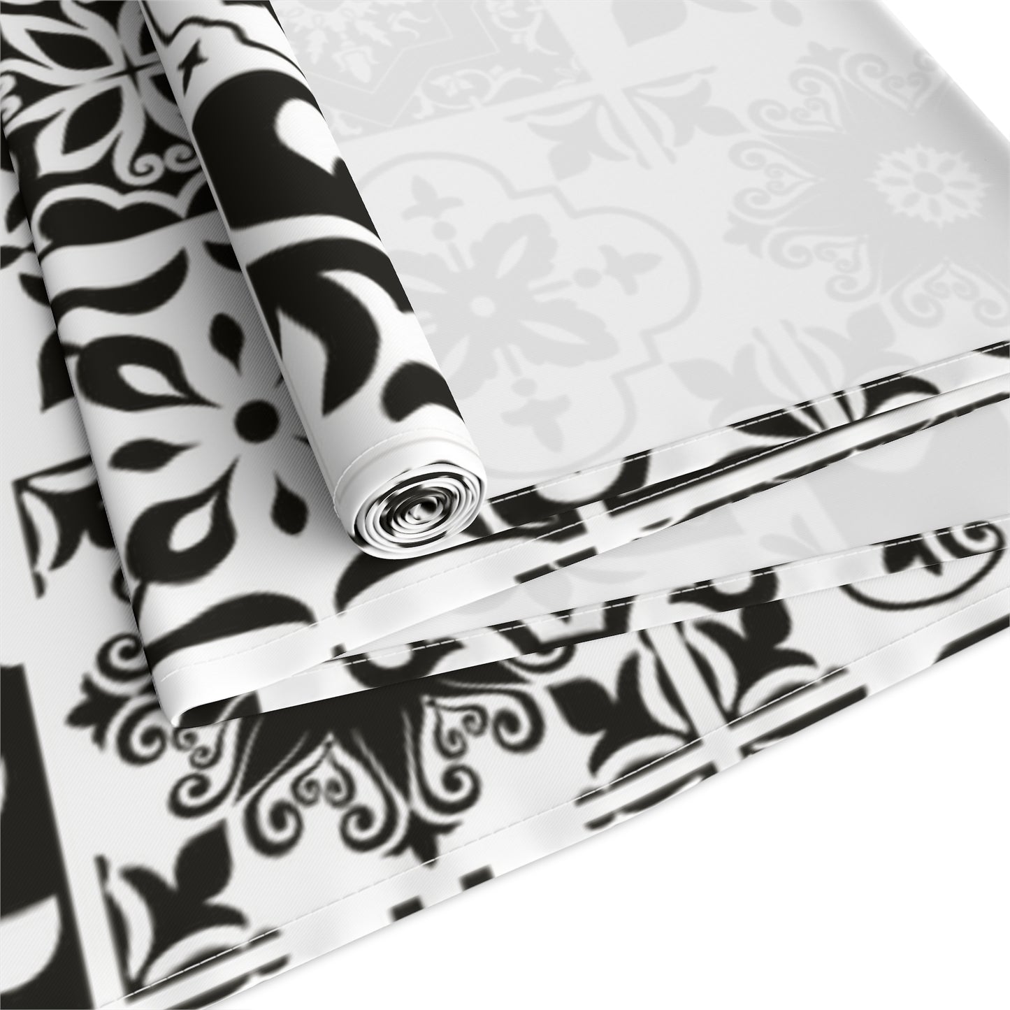 Preto Table Runner
