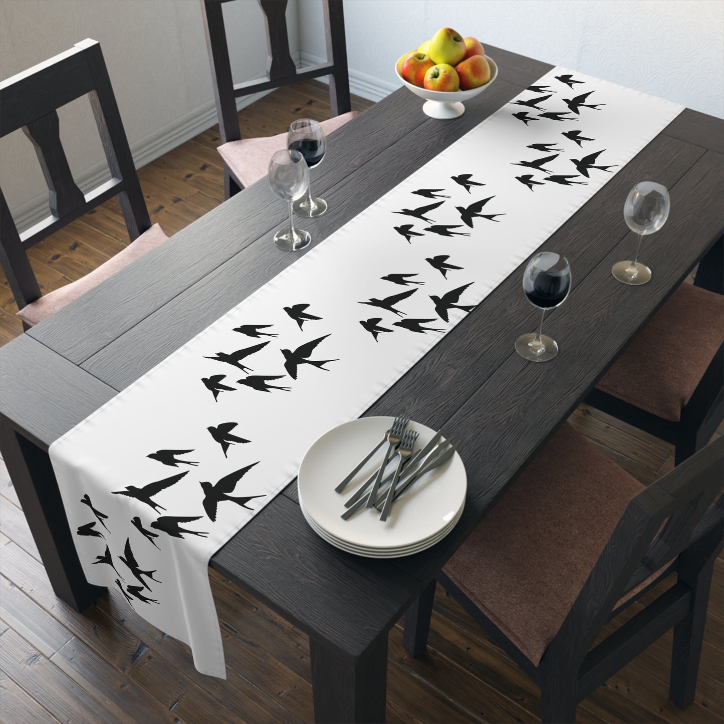 Andorinhas Table Runner